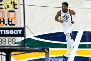 Donovan Mitchell impone su ley con 42 puntos ante Sacramento
