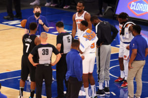 Los Knicks desperdician una ventaja de 18 puntos, pero acaban imponiéndose a los Raptors