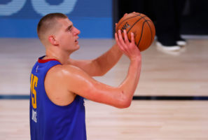 Un tapón de Jokic a Zion Williamson da la victoria a los Nuggets