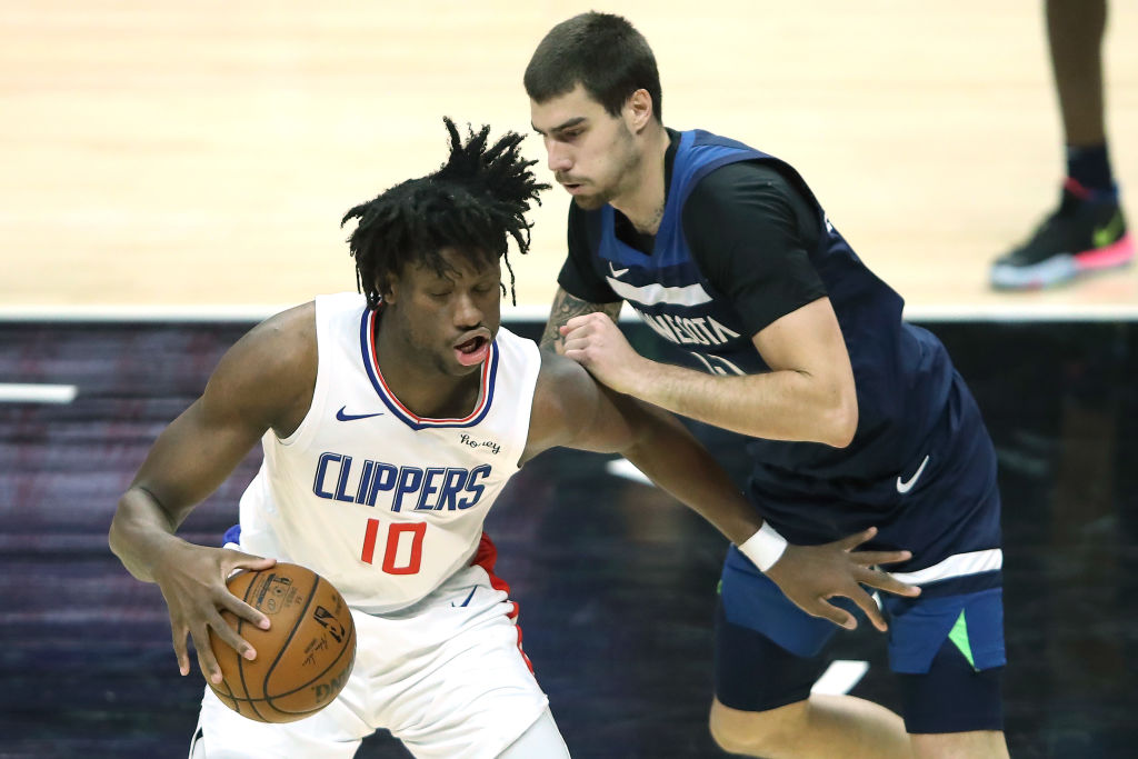 Los Clippers ganan y recortan distancias con Phoenix