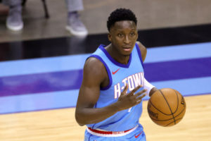 La rodilla derecha de Victor Oladipo preocupa en Miami