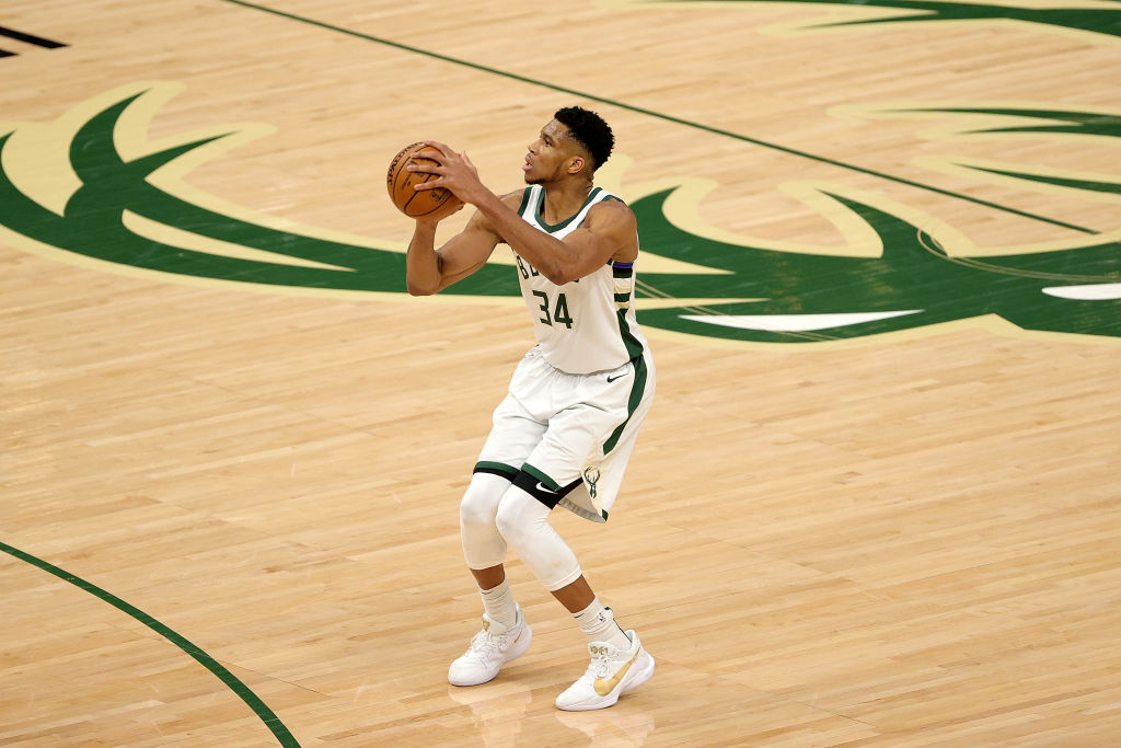 Los Bucks se imponen a unos 76ers sin Ben Simmons