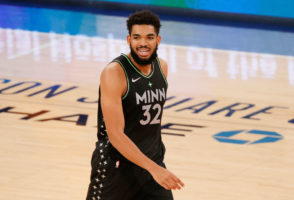 Karl Anthony-Towns regresa a los parqués para imponerse a Miami Heat