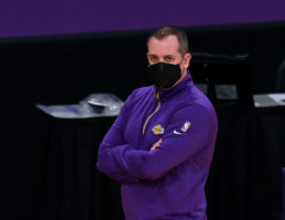 Los Lakers y Vogel negociarán una extensión a final de temporada