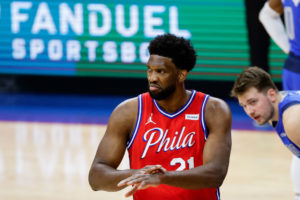Embiid reactiva el modo MVP para aplastar a los Mavericks