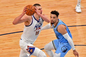 16 asistencias y Nikola Jokic supera a Wilt Chamberlain
