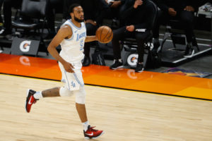 Los Lakers recuperan la sonrisa a base de triples