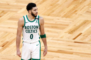 Jayson Tatum aún usa un inhalador antes de los partidos