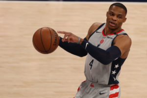 El sexto triple-doble consecutivo de Westbrook acerca a los Wizards al play-in