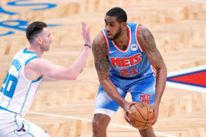 Aldridge debuta en los Nets con titularidad y victoria