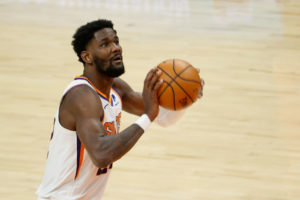 Los Suns suman 10 victorias seguidas como locales