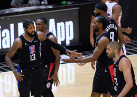 Kawhi y George cortan la racha de Phoenix