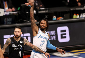 Los Lakers, sin LeBron ni Davis, atropellan a los Nets