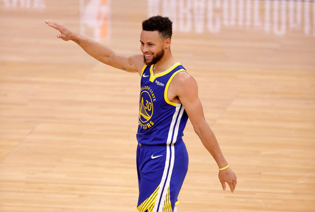Stephen Curry anota 33 puntos para regresar al 50% de victorias/derrotas