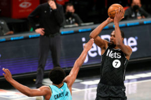 Brooklyn da continuidad a la mala racha de los Hornets