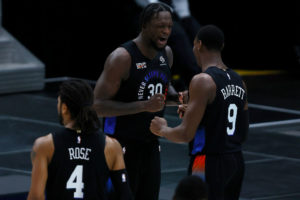 Julius Randle anota 44 puntos para extender la racha a cinco victorias seguidas