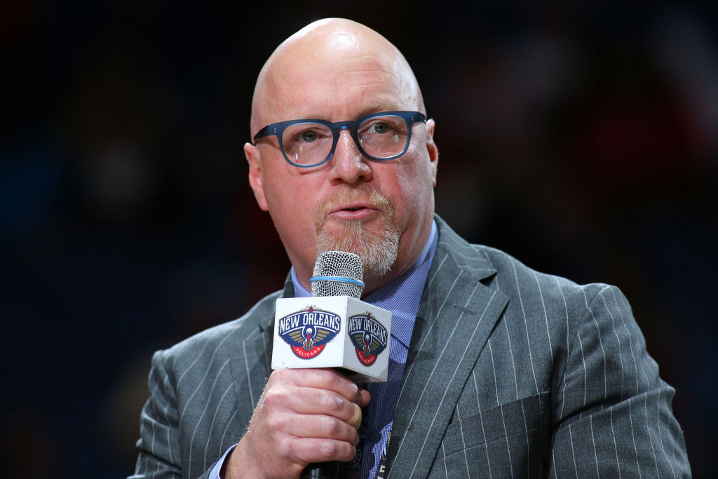David Griffin, multado por criticar la forma de arbitrar a Zion Williamson