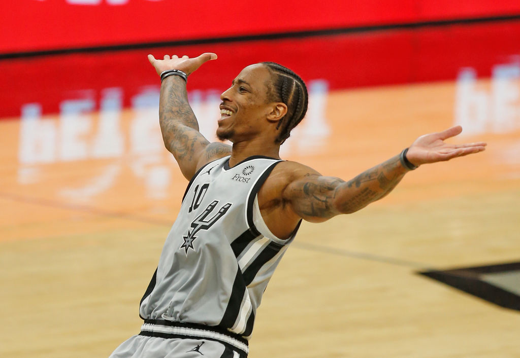 San Antonio se acerca a la meta pasando por encima de los Bucks
