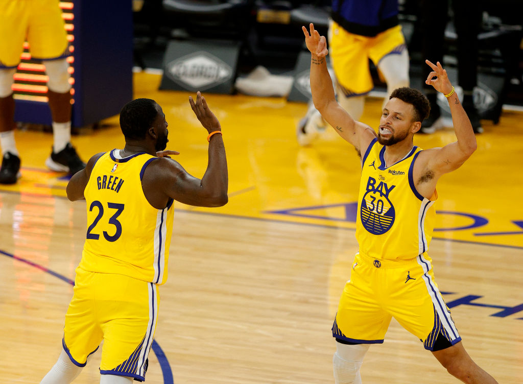 La locura Curry continúa: 49 puntos en 29 minutos y paliza a OKC