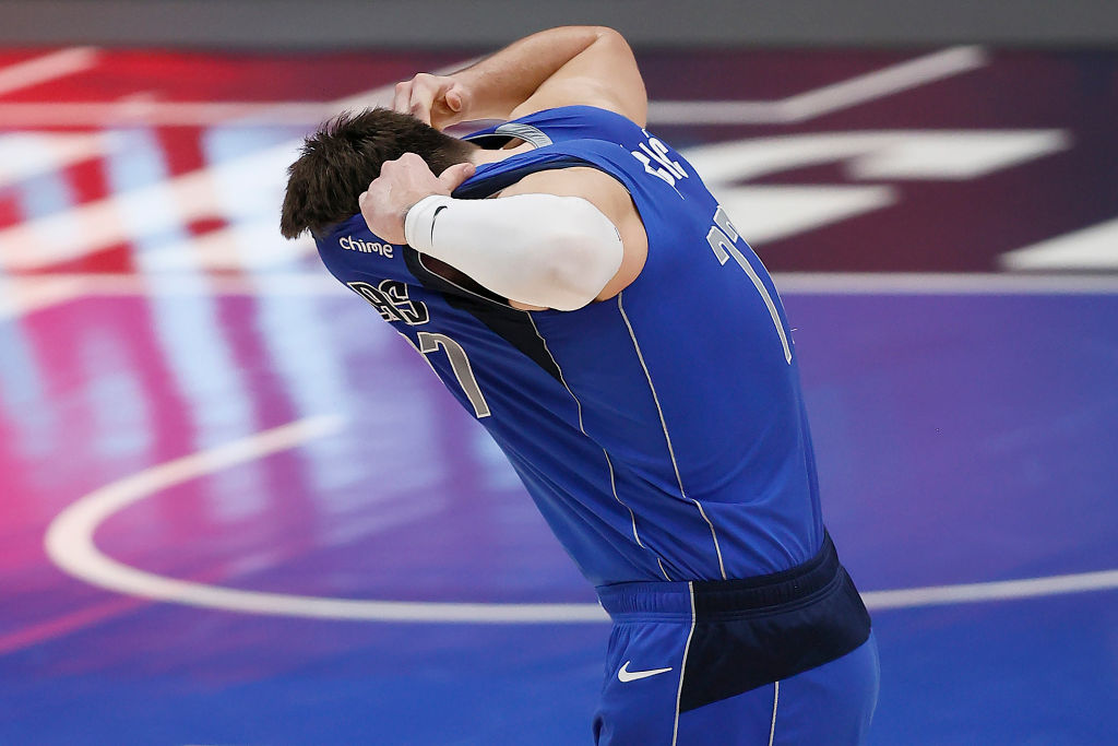 Doncic reconoce que debe aprender a protestar menos