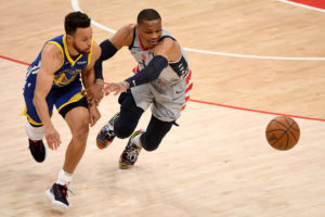 Stephen Curry y Russell Westbrook, mejores jugadores de mayo