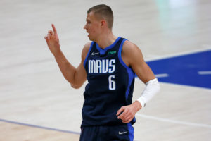 La NBA multa con 50.000 dólares a Porzingis por violar el protocolo