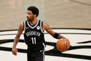 Kyrie Irving, multado por negarse a hablar con la prensa