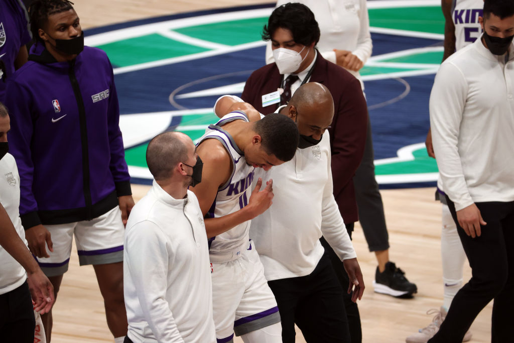 Tyrese Haliburton sufre una lesión de rodilla y será sometido a una resonancia