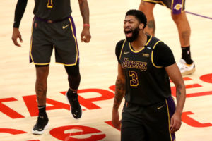 Los Lakers toman aire venciendo a Denver