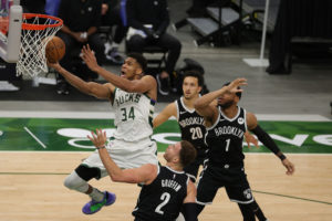 Milwaukee marca territorio: segunda victoria en tres días ante Brooklyn