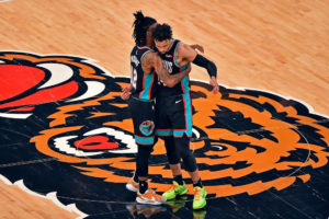 Memphis elimina a los Spurs y mantiene sus opciones de playoffs