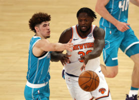 Triunfo de los Knicks en la prórroga con triple-doble de Julius Randle