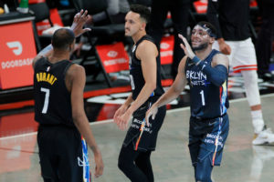 Los Nets superan con facilidad a Chicago en el regreso de su 'Big Three'