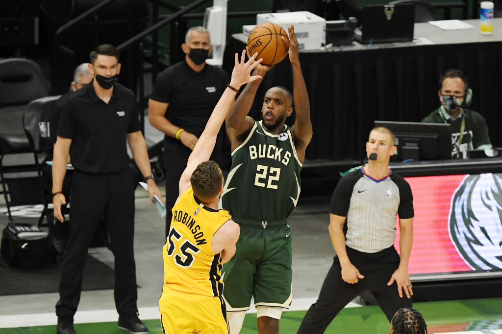 Enorme Middleton: canasta ganadora para poner por delante a los Bucks