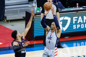 Los 76ers retiran su abono al aficionado que tiró palomitas a Westbrook