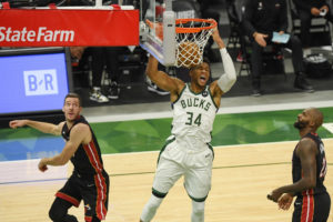 Milwaukee destroza a Miami para poner el 2-0 en la serie