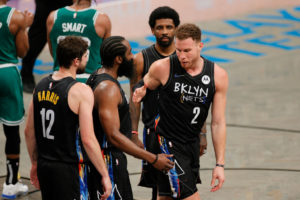 Brooklyn repite victoria ante Boston sin despeinarse