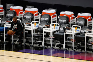 Monty Williams restringió los minutos de Chris Paul