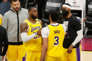Los Lakers empatan la eliminatoria al ritmo de Davis y LeBron