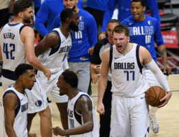 Dallas vence de nuevo y deja a los Clippers contra las cuerdas