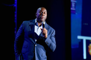 Magic Johnson no considera a Dennis Schröder un 'Laker'