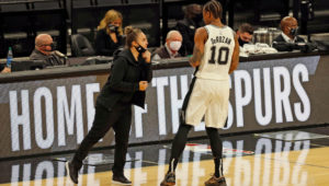 Blazers y Magic entrevistarán a Becky Hammon para el puesto de entrenadora