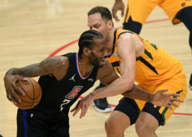 Kawhi Leonard es baja indefinida y podría sufrir una grave lesión de rodilla