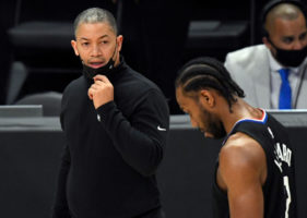 Kawhi Leonard no viaja a Phoenix y es baja confirmada