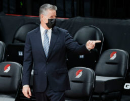 Neil Olshey descarta que los problemas defensivos de Portland sean culpa de la plantilla