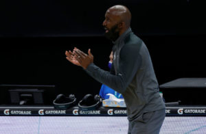 Los Warriors podrían incorporar a Lloyd Pierce como asistente