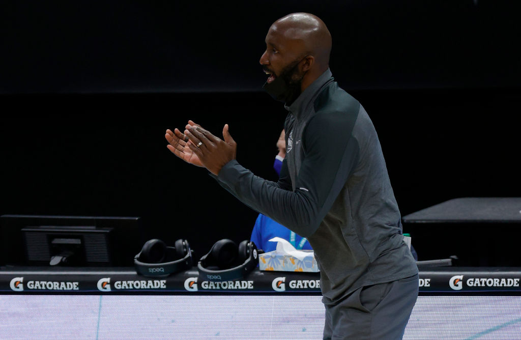 Los Warriors podrían incorporar a Lloyd Pierce como asistente