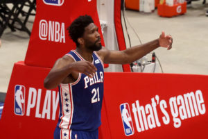 Joel Embiid sufre un desgarro en el menisco y no jugará el quinto partido