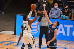 Utah golpea de nuevo en Memphis y pone el 3-1