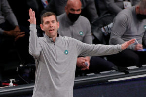 Brad Stevens toma el relevo de Danny Ainge al frente de los Celtics